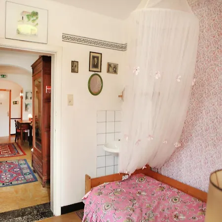Holiday home Comfortable Mansion In Doomkerke Near Forest Ruiselede